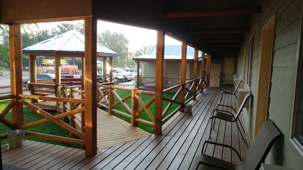 Sagebrush Inn & Suites Broadus Exterior foto